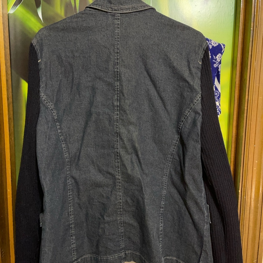 Chic Denim Blazer with Black Sleeves - Picture 3 of 5